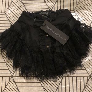 HEADS WILL ROLL LACE COLLAR